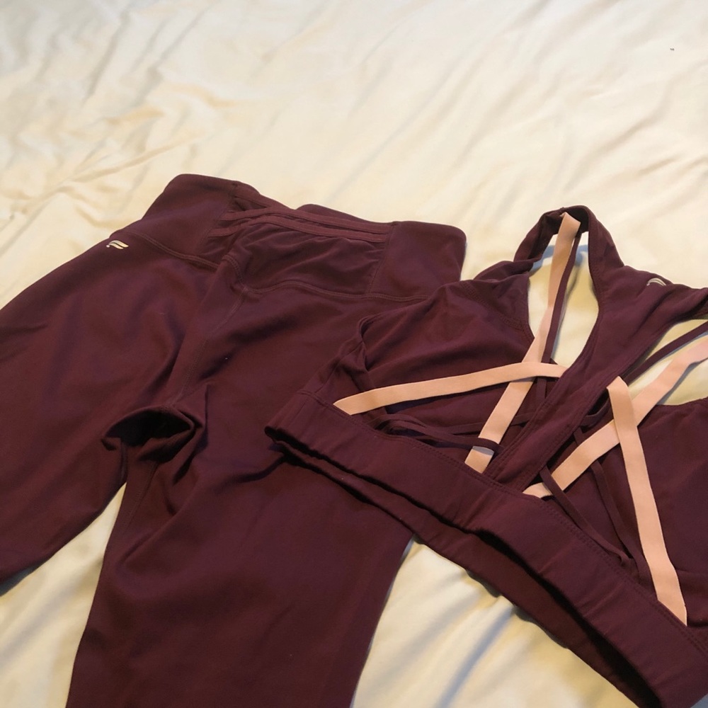 Fabletics size sm cross cross sports bra and pants